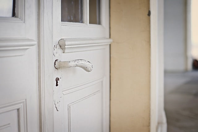 Türen ölen - Tür knarren und quietschen selber beseitigen - das hilft gegen quietschende Tür